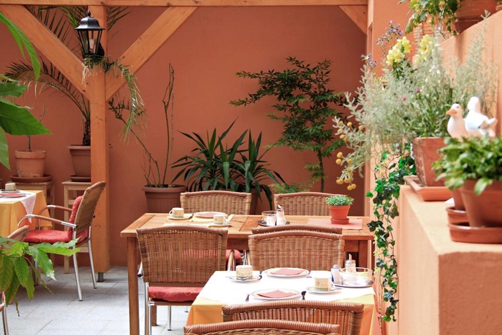 Hotel Zum Roemer ユーバーリンゲン エクステリア 写真