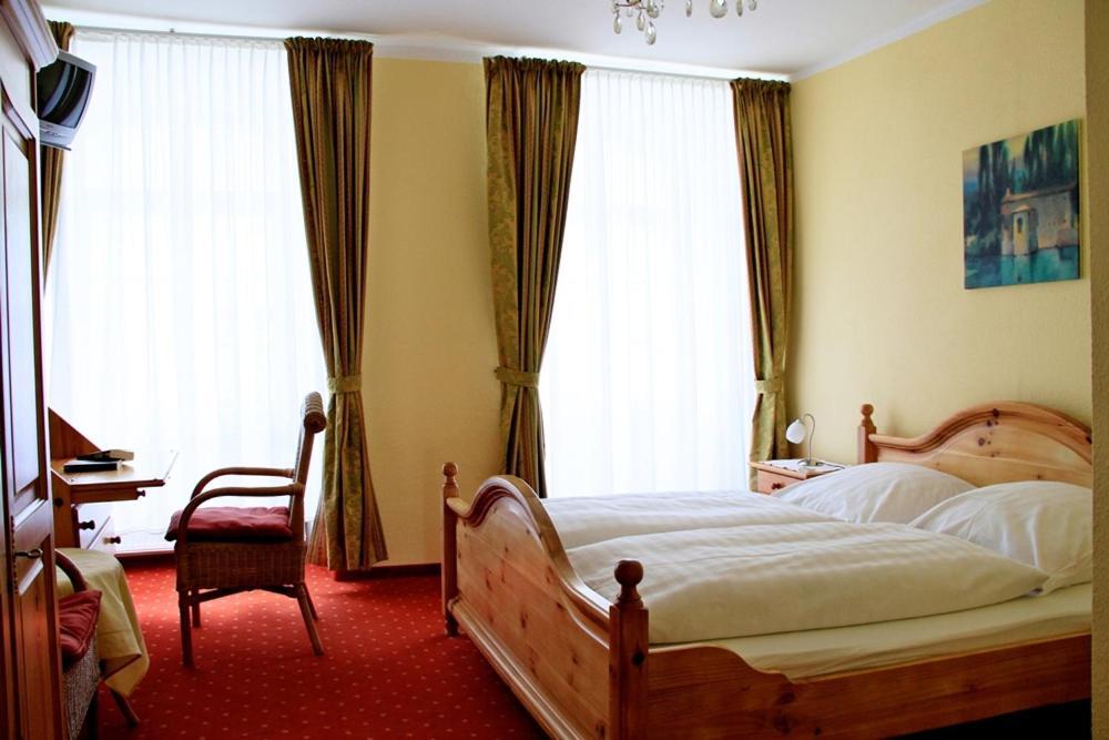 Hotel Zum Roemer ユーバーリンゲン エクステリア 写真